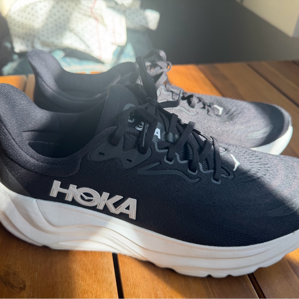 Hoka Men's Black Arahi 8 Sneakers Size 12D - Picture 2 of 7